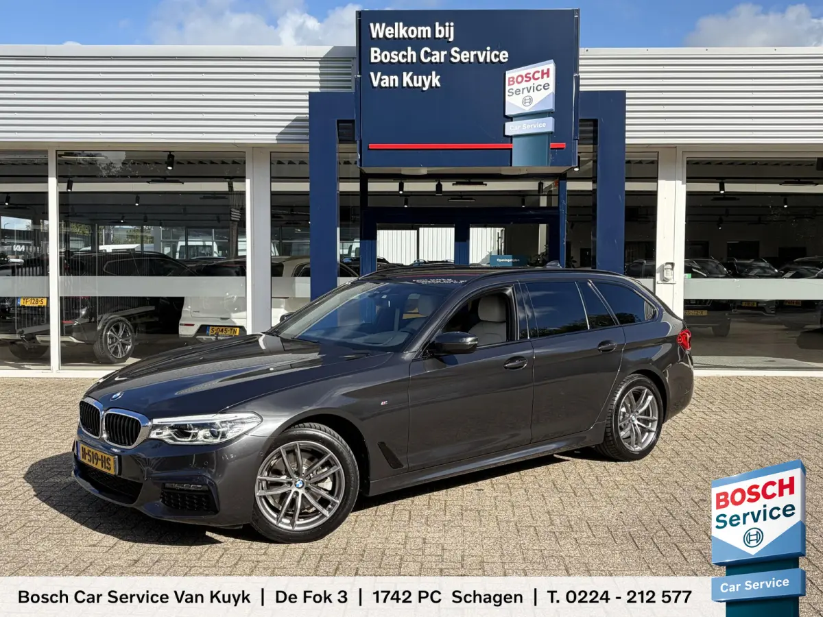 520i High Executive / M-Sport Pakket / Automaat / Dealer-Onderhouden / Head-Up Display / Vol-Lederen Sportstoelen / Elektr.-Verstelbare Stoelen met Geheugen / Elektr.-Wegklapbare Trekhaak / 