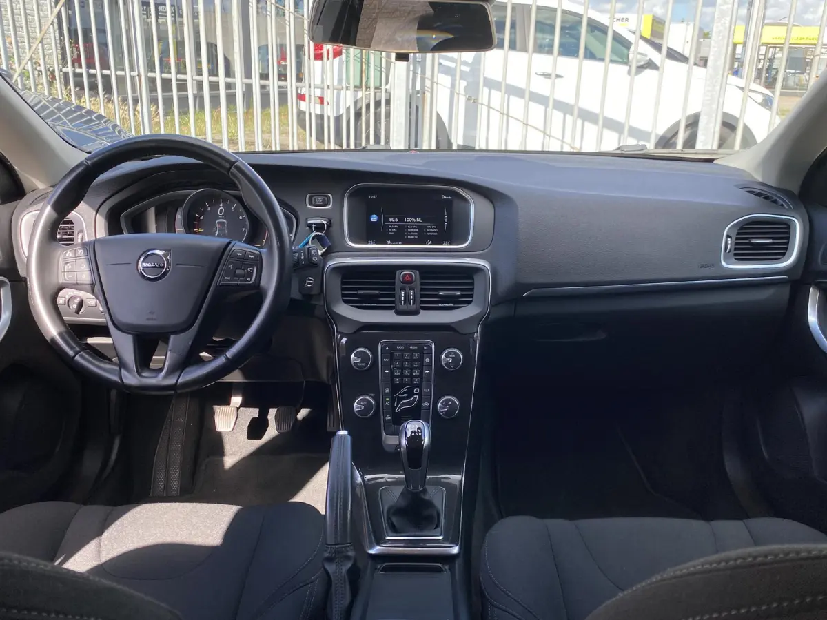 2.0 T2 Kinetic / NL-Auto / Dealer-Onderhouden / Digitale Cockpit / High Performance Audio / Radio-Bluetooth / Navi / Cruise-Control / Climate-Control / ELKTR-pakket / PDC Achter / Diffuser A