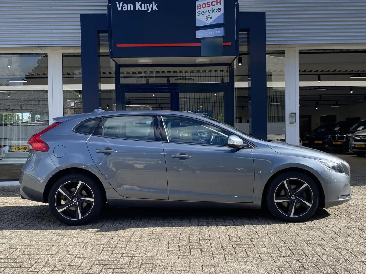 2.0 T2 Kinetic / NL-Auto / Dealer-Onderhouden / Digitale Cockpit / High Performance Audio / Radio-Bluetooth / Navi / Cruise-Control / Climate-Control / ELKTR-pakket / PDC Achter / Diffuser A