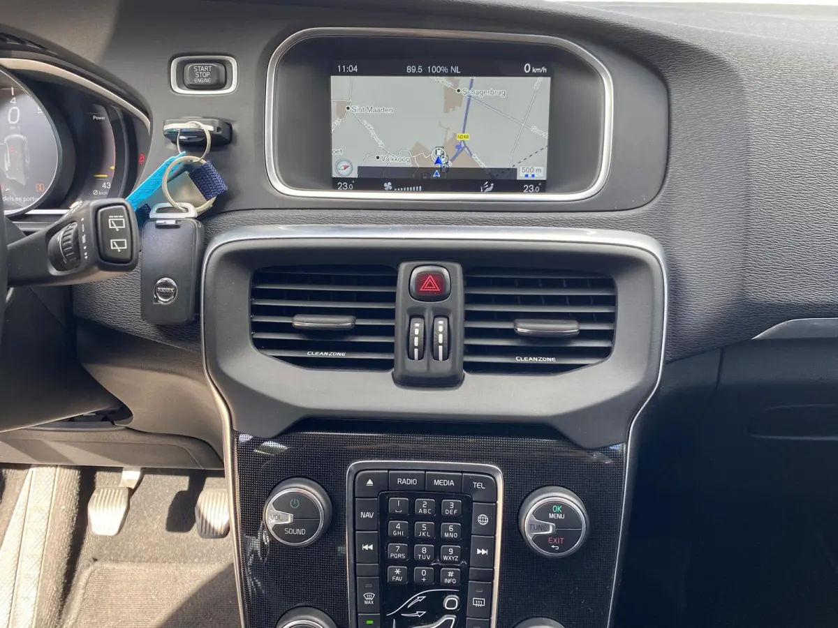 2.0 T2 Kinetic / NL-Auto / Dealer-Onderhouden / Digitale Cockpit / High Performance Audio / Radio-Bluetooth / Navi / Cruise-Control / Climate-Control / ELKTR-pakket / PDC Achter / Diffuser A