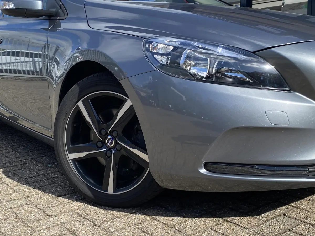 2.0 T2 Kinetic / NL-Auto / Dealer-Onderhouden / Digitale Cockpit / High Performance Audio / Radio-Bluetooth / Navi / Cruise-Control / Climate-Control / ELKTR-pakket / PDC Achter / Diffuser A