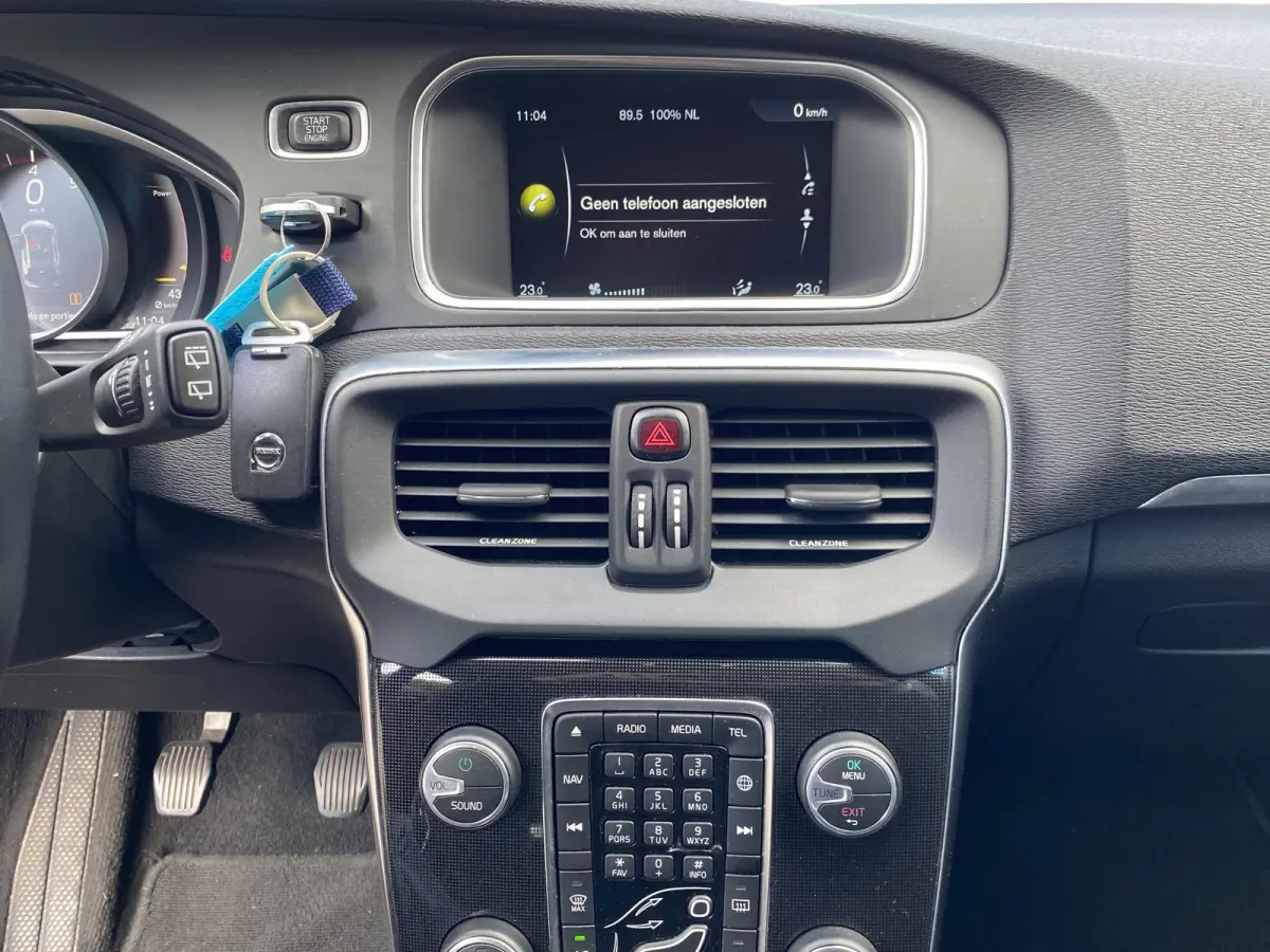 2.0 T2 Kinetic / NL-Auto / Dealer-Onderhouden / Digitale Cockpit / High Performance Audio / Radio-Bluetooth / Navi / Cruise-Control / Climate-Control / ELKTR-pakket / PDC Achter / Diffuser A