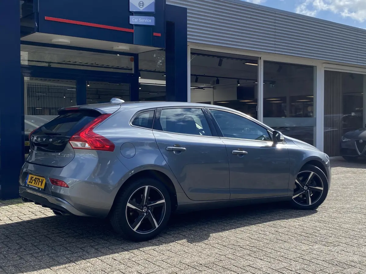 2.0 T2 Kinetic / NL-Auto / Dealer-Onderhouden / Digitale Cockpit / High Performance Audio / Radio-Bluetooth / Navi / Cruise-Control / Climate-Control / ELKTR-pakket / PDC Achter / Diffuser A