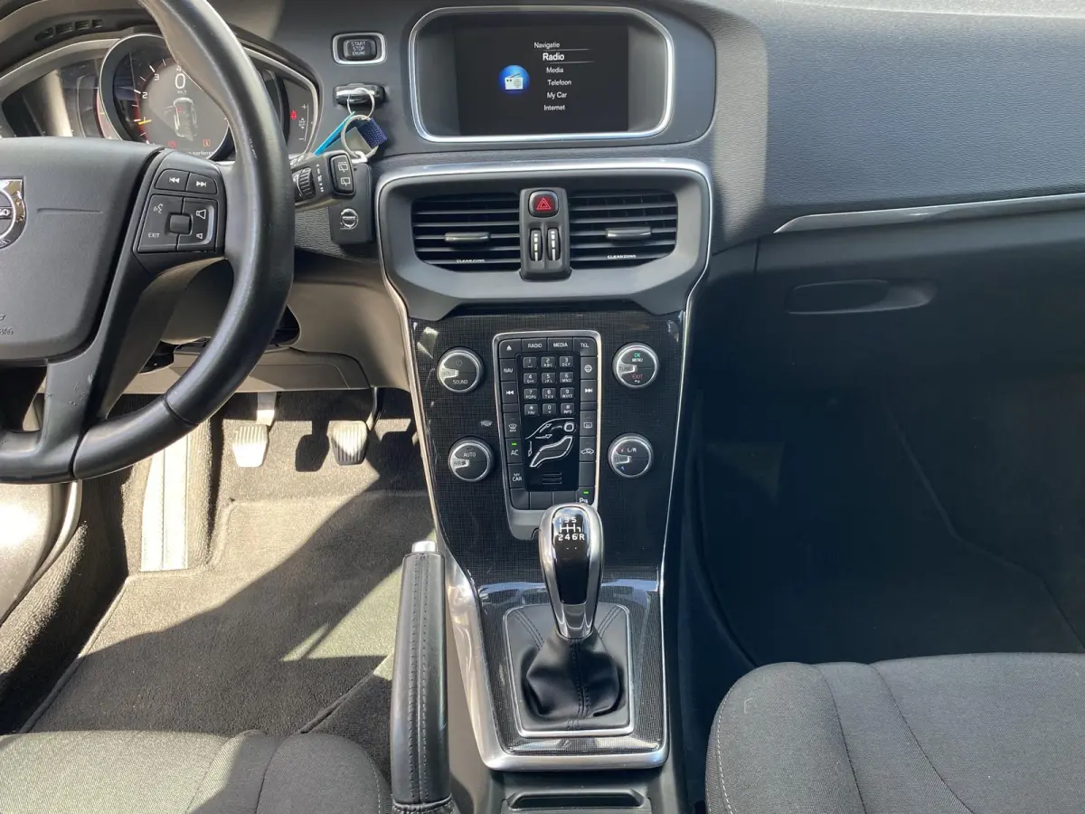 2.0 T2 Kinetic / NL-Auto / Dealer-Onderhouden / Digitale Cockpit / High Performance Audio / Radio-Bluetooth / Navi / Cruise-Control / Climate-Control / ELKTR-pakket / PDC Achter / Diffuser A