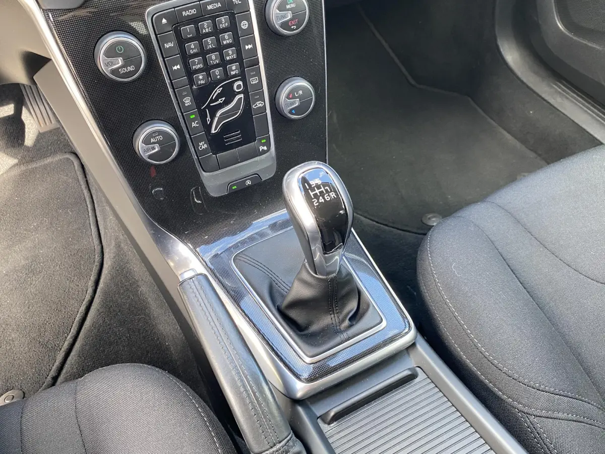 2.0 T2 Kinetic / NL-Auto / Dealer-Onderhouden / Digitale Cockpit / High Performance Audio / Radio-Bluetooth / Navi / Cruise-Control / Climate-Control / ELKTR-pakket / PDC Achter / Diffuser A