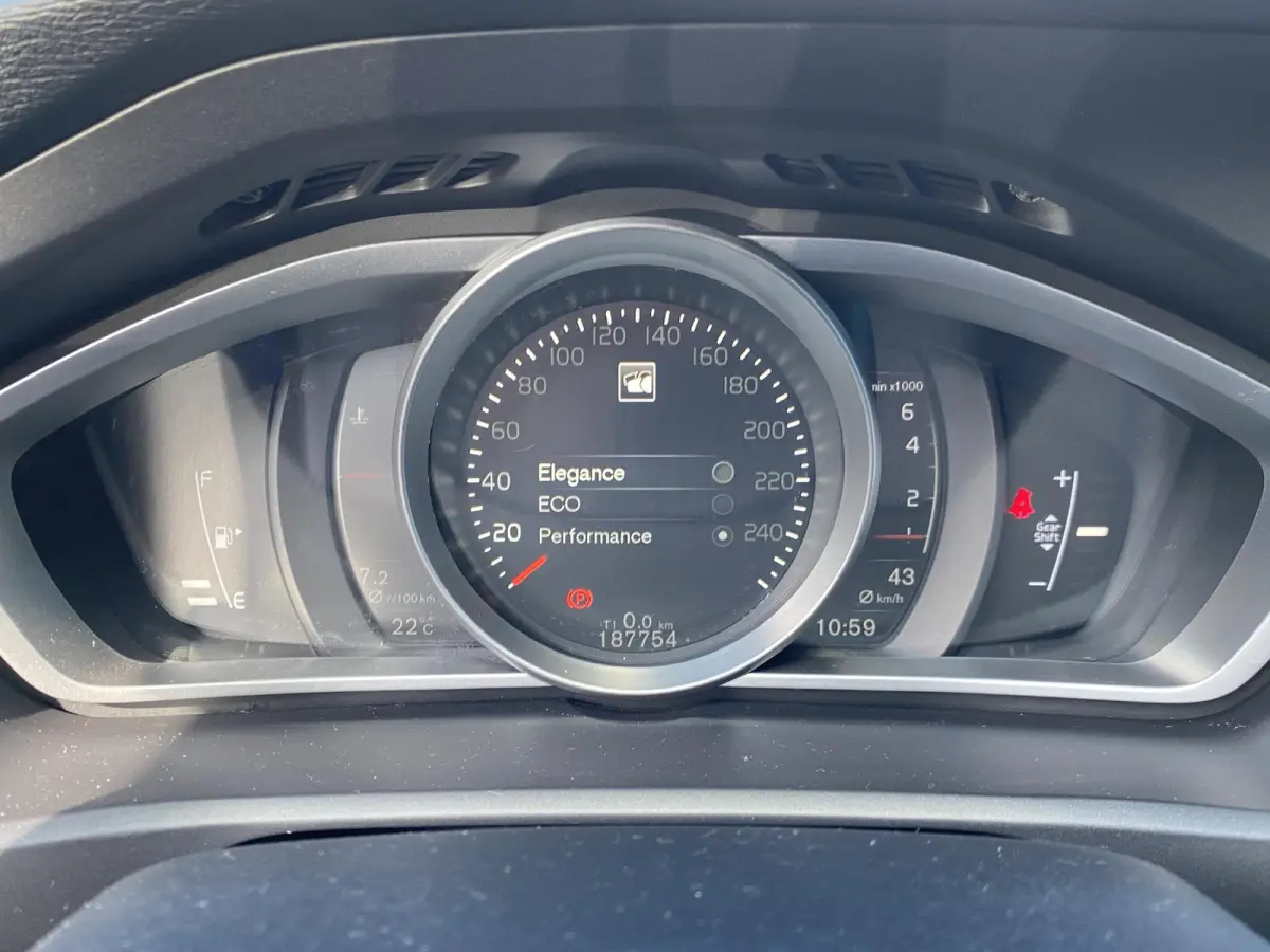 2.0 T2 Kinetic / NL-Auto / Dealer-Onderhouden / Digitale Cockpit / High Performance Audio / Radio-Bluetooth / Navi / Cruise-Control / Climate-Control / ELKTR-pakket / PDC Achter / Diffuser A