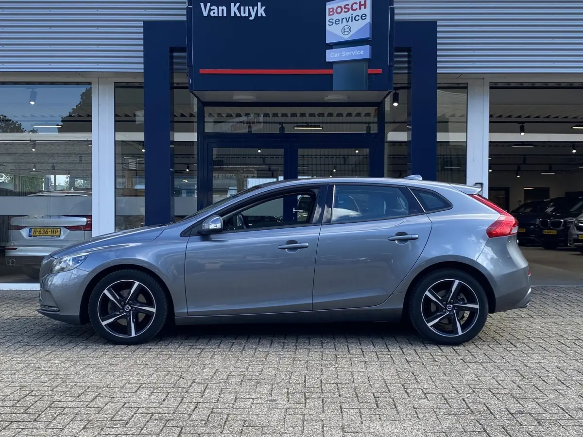 2.0 T2 Kinetic / NL-Auto / Dealer-Onderhouden / Digitale Cockpit / High Performance Audio / Radio-Bluetooth / Navi / Cruise-Control / Climate-Control / ELKTR-pakket / PDC Achter / Diffuser A