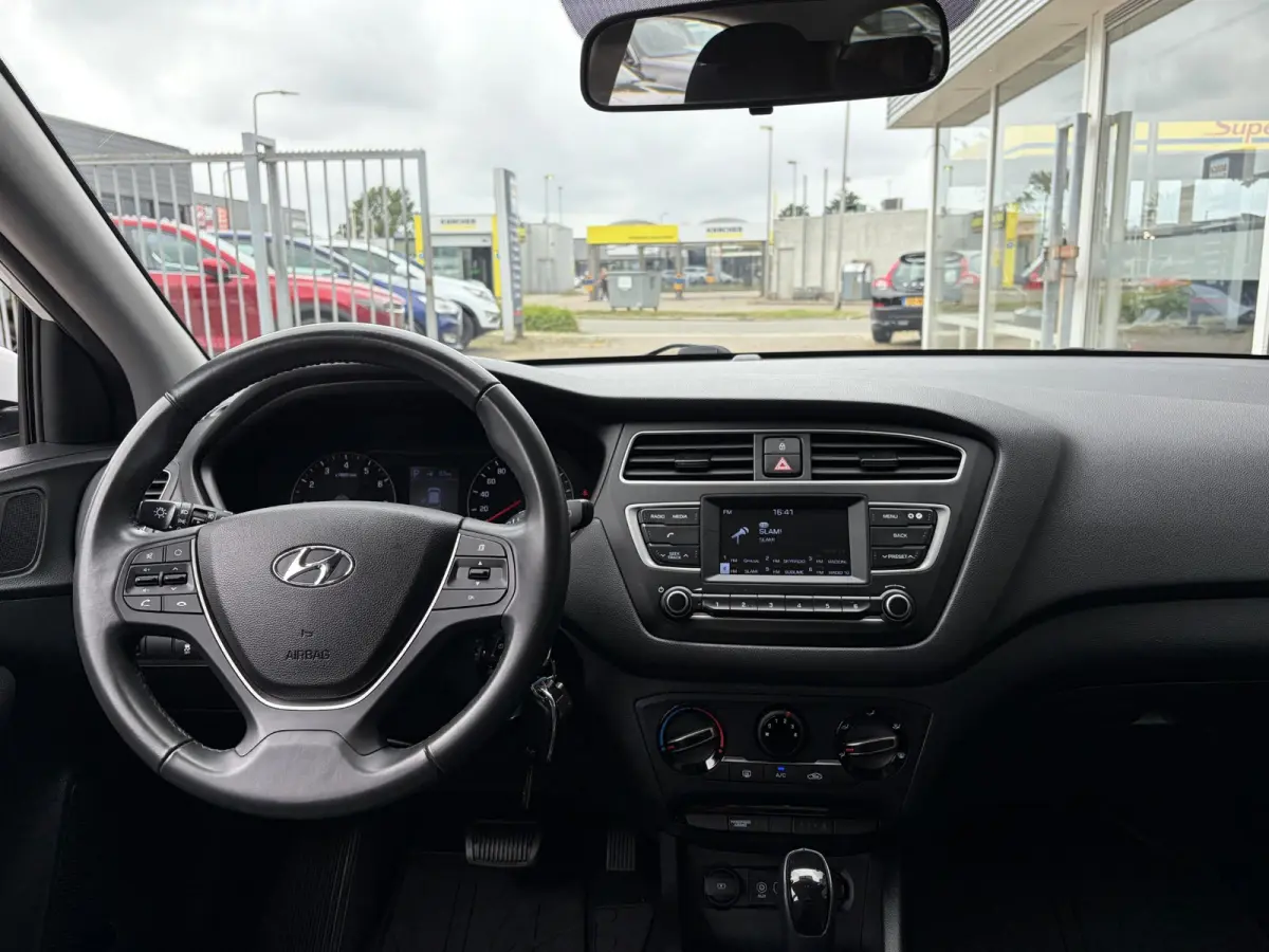 1.0 T-GDI Comfort / Automaat / Cruise-Control / Bluetooth / Airco / Radio / Styling-Pack / Getint-Glas / 15'' LMV / All-Season / ENZ.