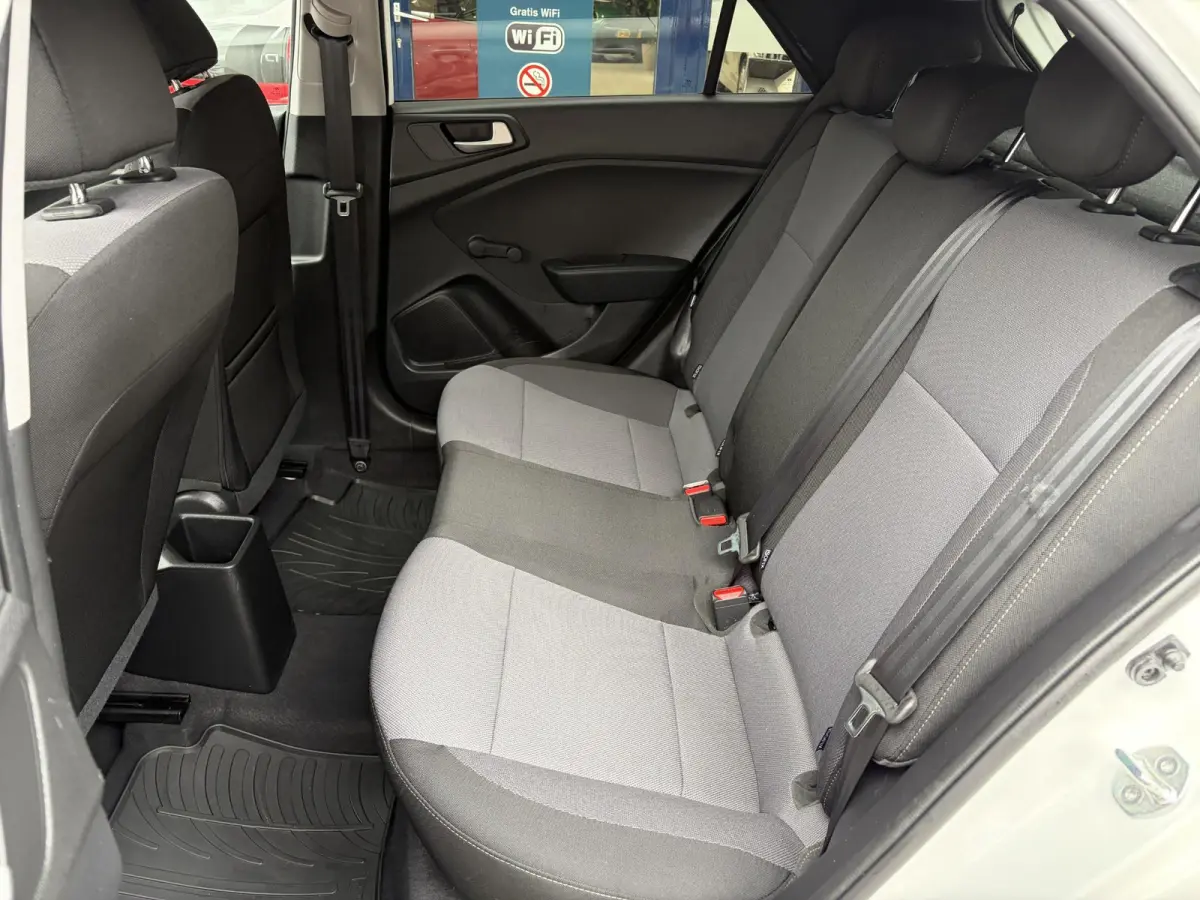 1.0 T-GDI Comfort / Automaat / Cruise-Control / Bluetooth / Airco / Radio / Styling-Pack / Getint-Glas / 15'' LMV / All-Season / ENZ.