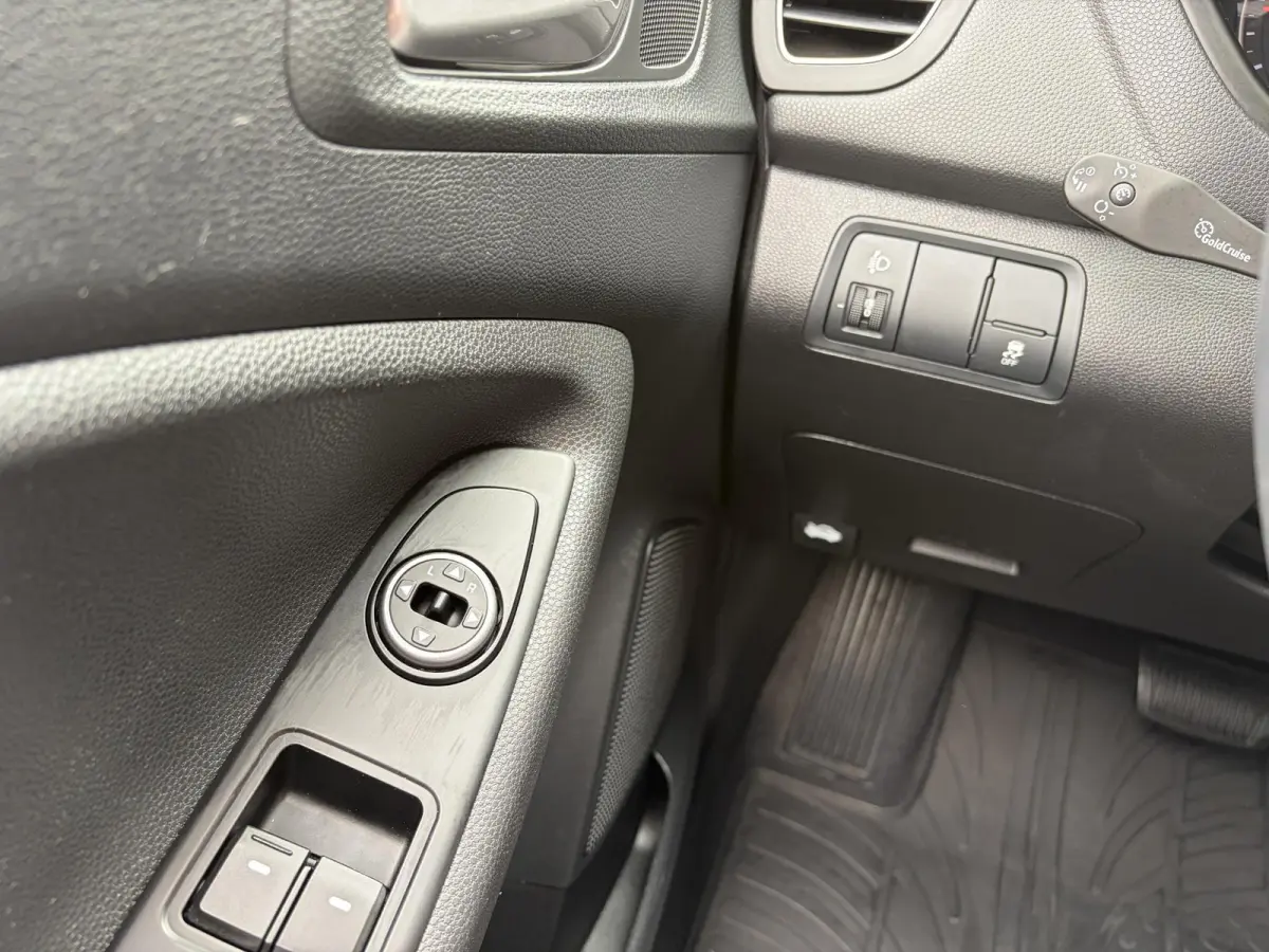 1.0 T-GDI Comfort / Automaat / Cruise-Control / Bluetooth / Airco / Radio / Styling-Pack / Getint-Glas / 15'' LMV / All-Season / ENZ.