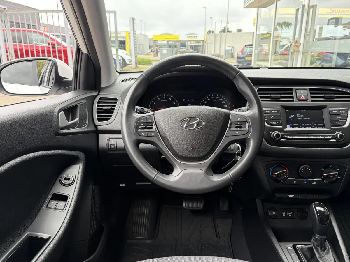 1.0 T-GDI Comfort / Automaat / Cruise-Control / Bluetooth / Airco / Radio / Styling-Pack / Getint-Glas / 15'' LMV / All-Season / ENZ.