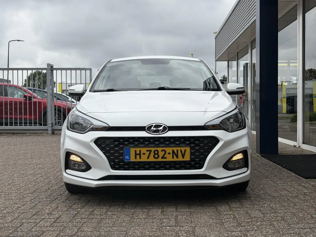 1.0 T-GDI Comfort / Automaat / Cruise-Control / Bluetooth / Airco / Radio / Styling-Pack / Getint-Glas / 15'' LMV / All-Season / ENZ.