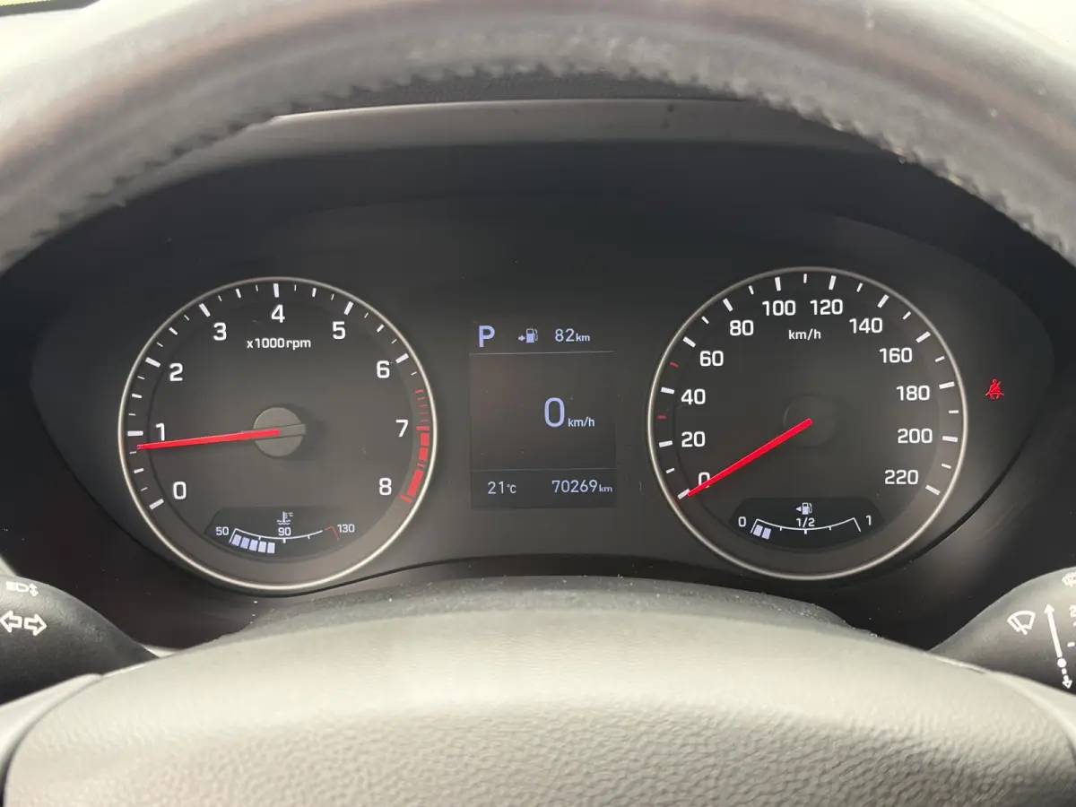 1.0 T-GDI Comfort / Automaat / Cruise-Control / Bluetooth / Airco / Radio / Styling-Pack / Getint-Glas / 15'' LMV / All-Season / ENZ.