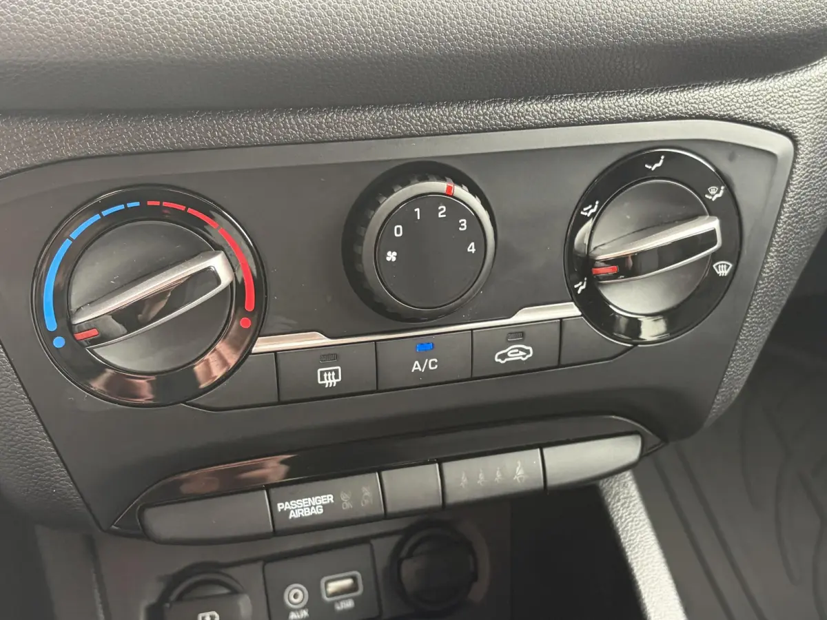 1.0 T-GDI Comfort / Automaat / Cruise-Control / Bluetooth / Airco / Radio / Styling-Pack / Getint-Glas / 15'' LMV / All-Season / ENZ.