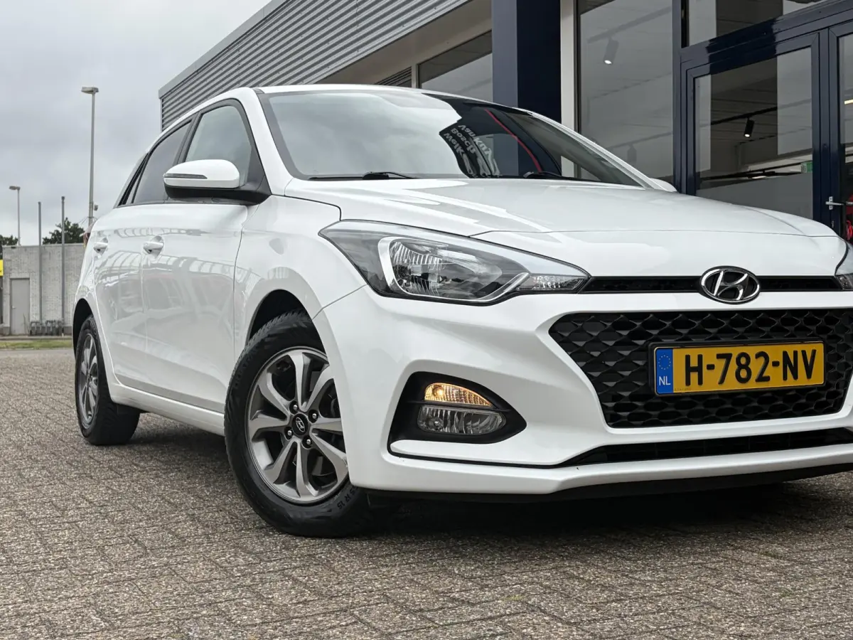 1.0 T-GDI Comfort / Automaat / Cruise-Control / Bluetooth / Airco / Radio / Styling-Pack / Getint-Glas / 15'' LMV / All-Season / ENZ.
