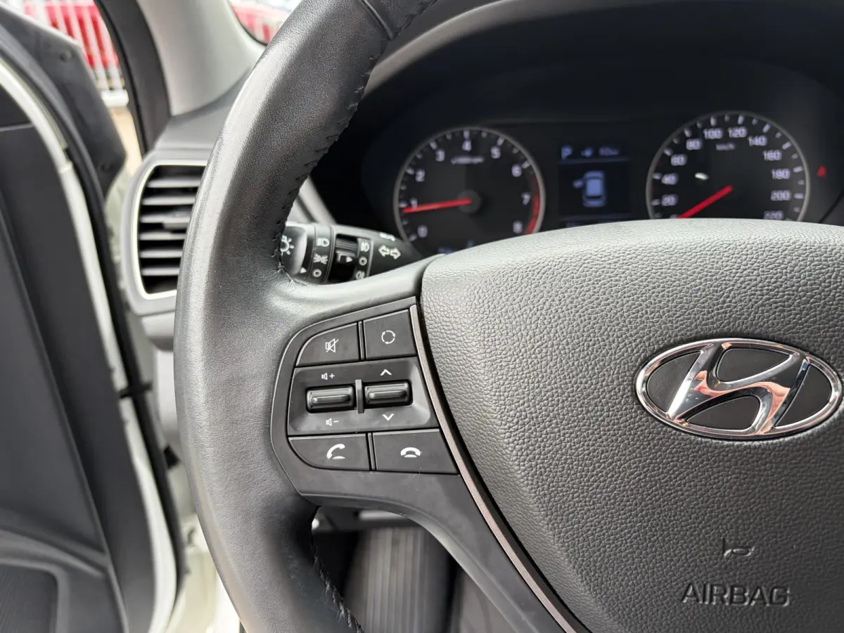 1.0 T-GDI Comfort / Automaat / Cruise-Control / Bluetooth / Airco / Radio / Styling-Pack / Getint-Glas / 15'' LMV / All-Season / ENZ.