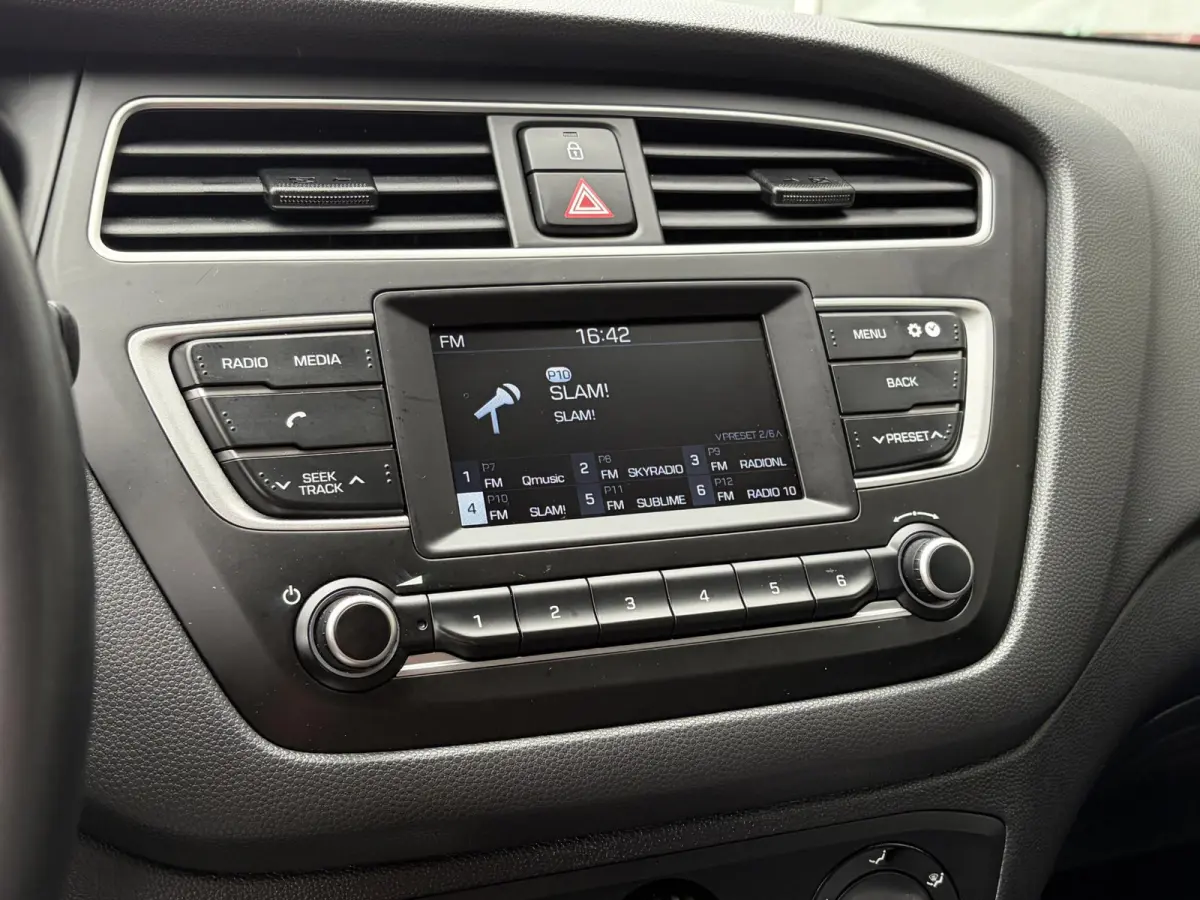 1.0 T-GDI Comfort / Automaat / Cruise-Control / Bluetooth / Airco / Radio / Styling-Pack / Getint-Glas / 15'' LMV / All-Season / ENZ.
