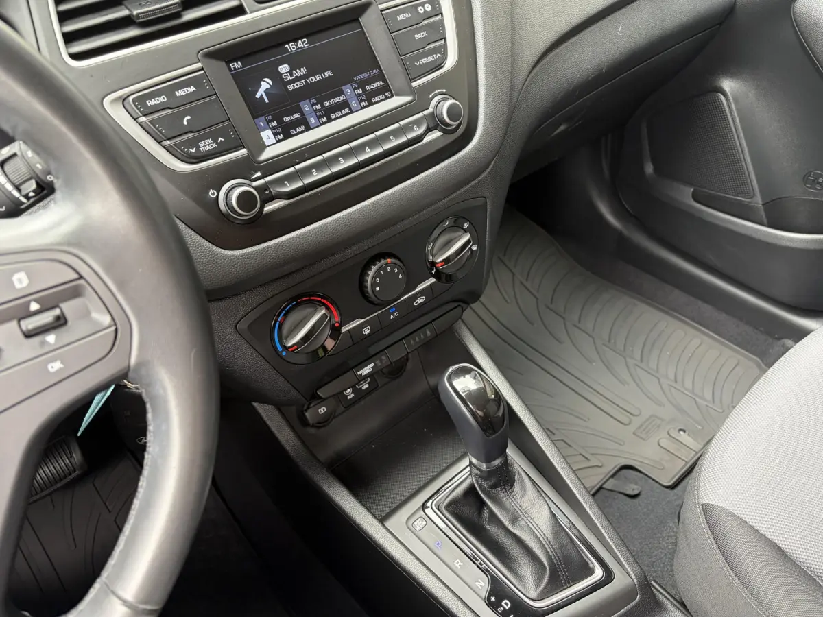 1.0 T-GDI Comfort / Automaat / Cruise-Control / Bluetooth / Airco / Radio / Styling-Pack / Getint-Glas / 15'' LMV / All-Season / ENZ.