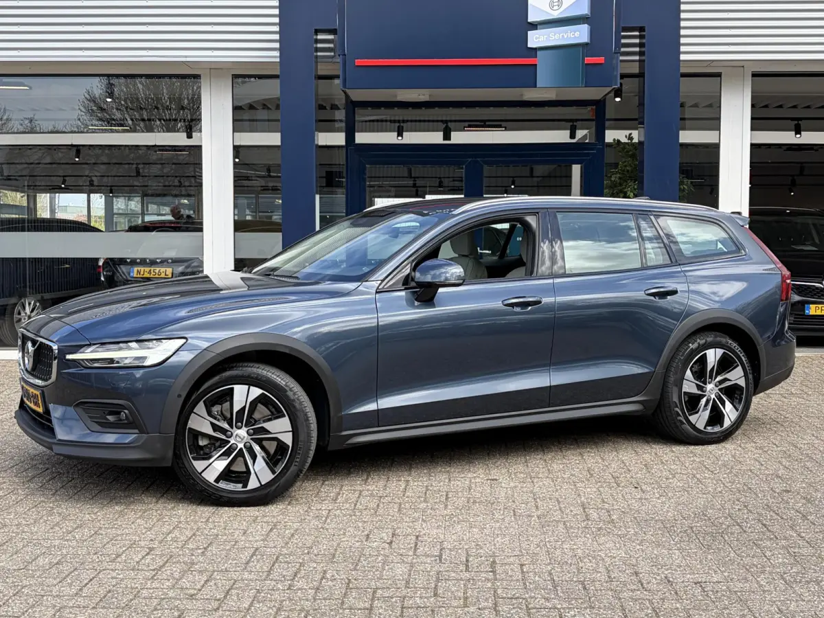 2.0 D4 AWD Intro Edition / Polestar-Engineered / Automaat / NL-Auto / Dealer-Onderhouden / Vol-Leder / Stoelverwarming V+A / Stuurverwarming / Adaptieve Cruise-Control / Elektr.-Wegklapbare 