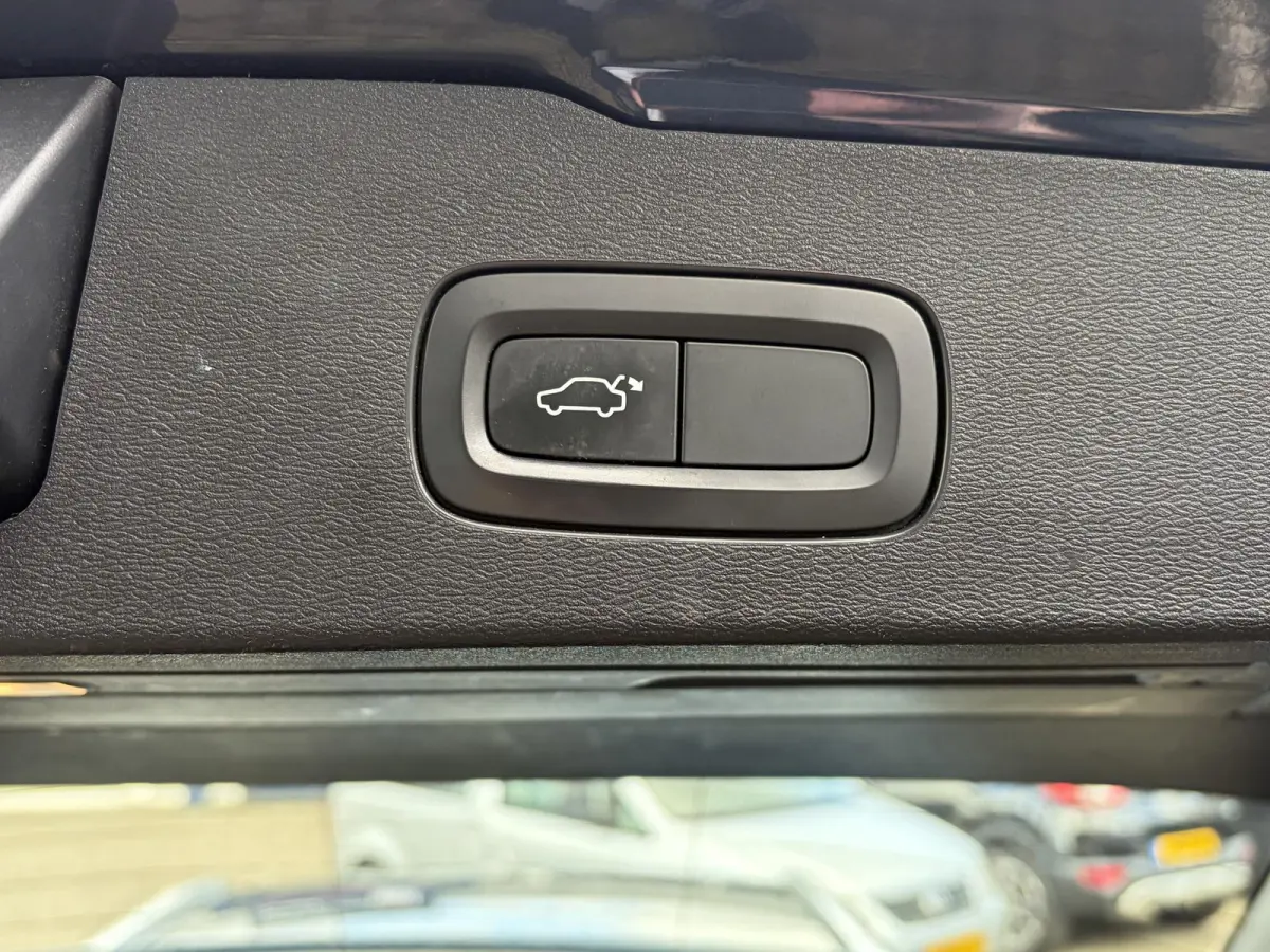 2.0 D4 AWD Intro Edition / Polestar-Engineered / Automaat / NL-Auto / Dealer-Onderhouden / Vol-Leder / Stoelverwarming V+A / Stuurverwarming / Adaptieve Cruise-Control / Elektr.-Wegklapbare 