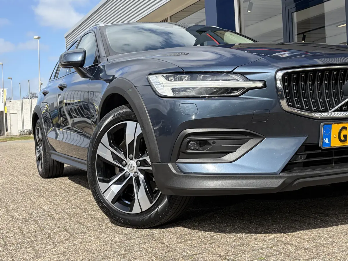 2.0 D4 AWD Intro Edition / Polestar-Engineered / Automaat / NL-Auto / Dealer-Onderhouden / Vol-Leder / Stoelverwarming V+A / Stuurverwarming / Adaptieve Cruise-Control / Elektr.-Wegklapbare 