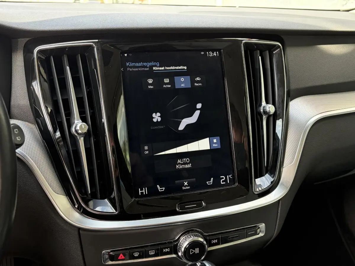 2.0 D4 AWD Intro Edition / Polestar-Engineered / Automaat / NL-Auto / Dealer-Onderhouden / Vol-Leder / Stoelverwarming V+A / Stuurverwarming / Adaptieve Cruise-Control / Elektr.-Wegklapbare 