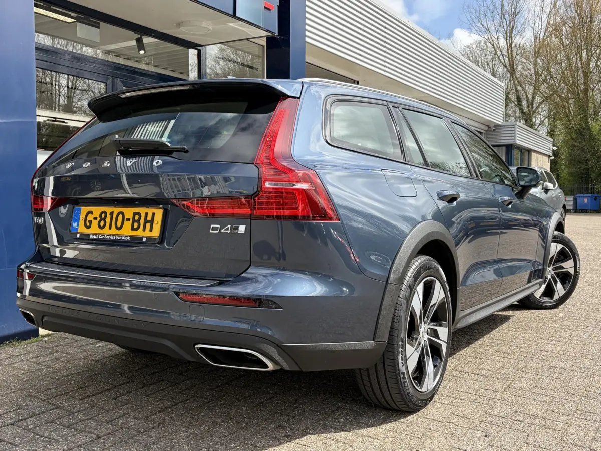 2.0 D4 AWD Intro Edition / Polestar-Engineered / Automaat / NL-Auto / Dealer-Onderhouden / Vol-Leder / Stoelverwarming V+A / Stuurverwarming / Adaptieve Cruise-Control / Elektr.-Wegklapbare 