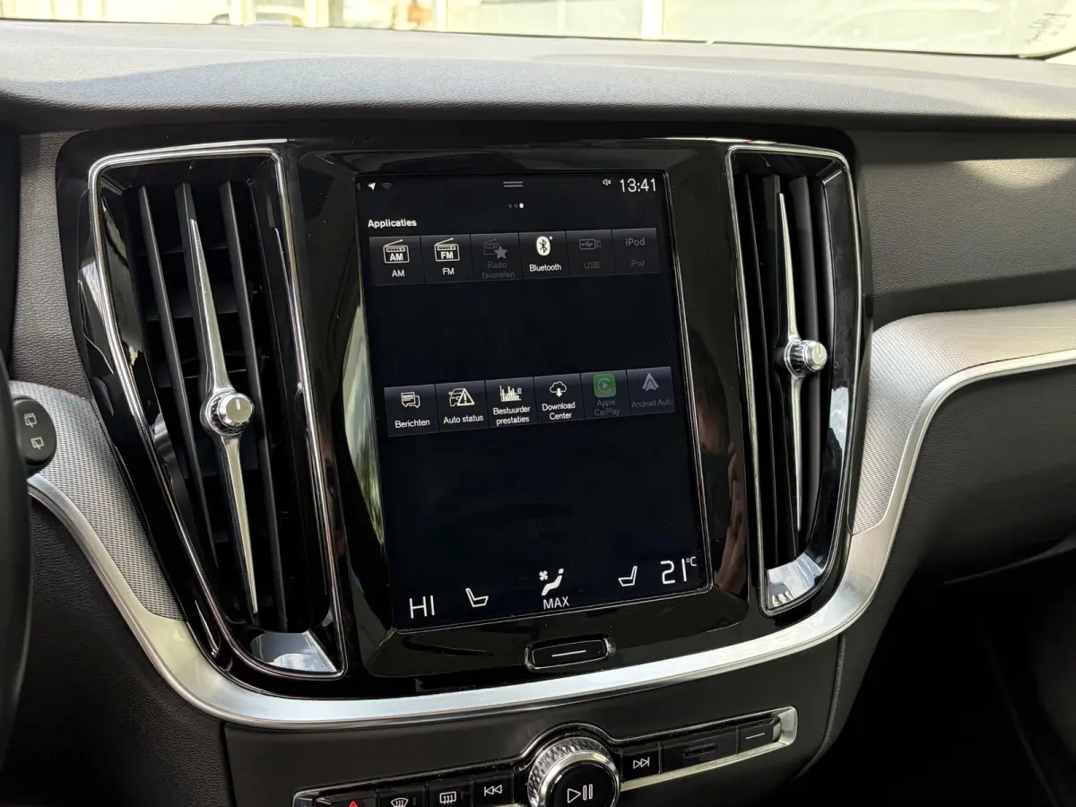 2.0 D4 AWD Intro Edition / Polestar-Engineered / Automaat / NL-Auto / Dealer-Onderhouden / Vol-Leder / Stoelverwarming V+A / Stuurverwarming / Adaptieve Cruise-Control / Elektr.-Wegklapbare 