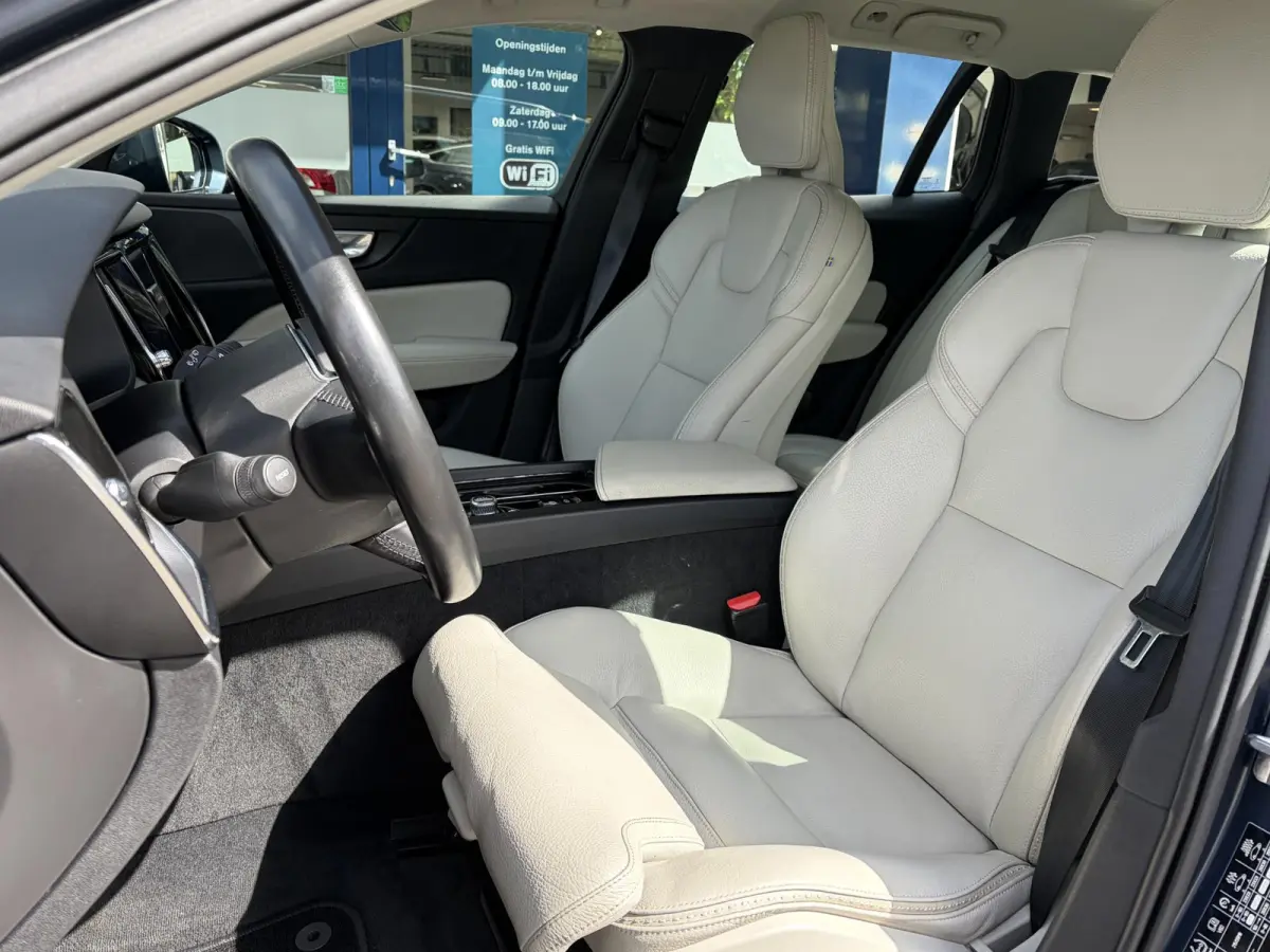 2.0 D4 AWD Intro Edition / Polestar-Engineered / Automaat / NL-Auto / Dealer-Onderhouden / Vol-Leder / Stoelverwarming V+A / Stuurverwarming / Adaptieve Cruise-Control / Elektr.-Wegklapbare 