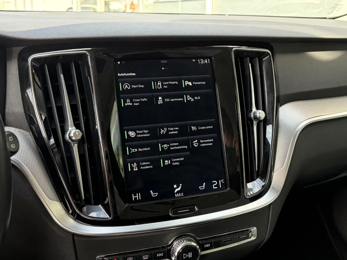 2.0 D4 AWD Intro Edition / Polestar-Engineered / Automaat / NL-Auto / Dealer-Onderhouden / Vol-Leder / Stoelverwarming V+A / Stuurverwarming / Adaptieve Cruise-Control / Elektr.-Wegklapbare 