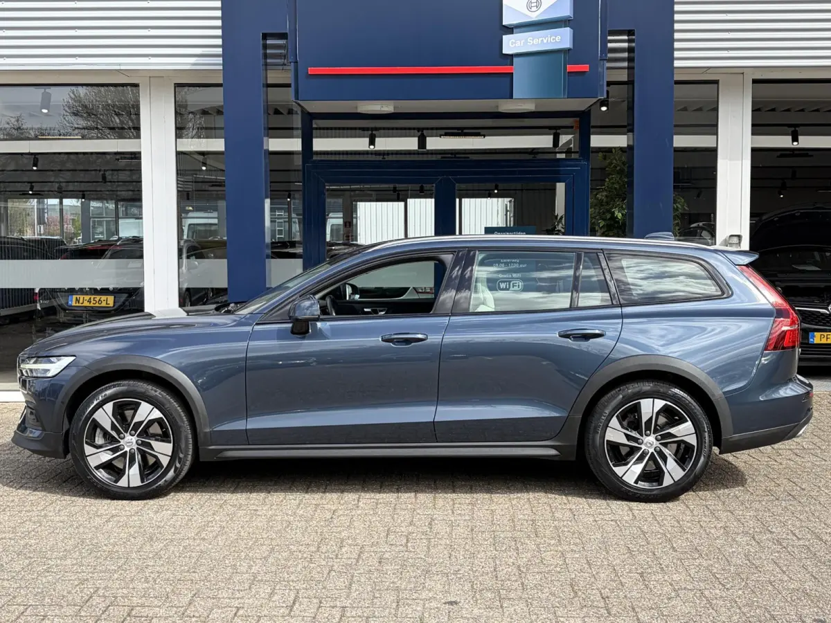 2.0 D4 AWD Intro Edition / Polestar-Engineered / Automaat / NL-Auto / Dealer-Onderhouden / Vol-Leder / Stoelverwarming V+A / Stuurverwarming / Adaptieve Cruise-Control / Elektr.-Wegklapbare 