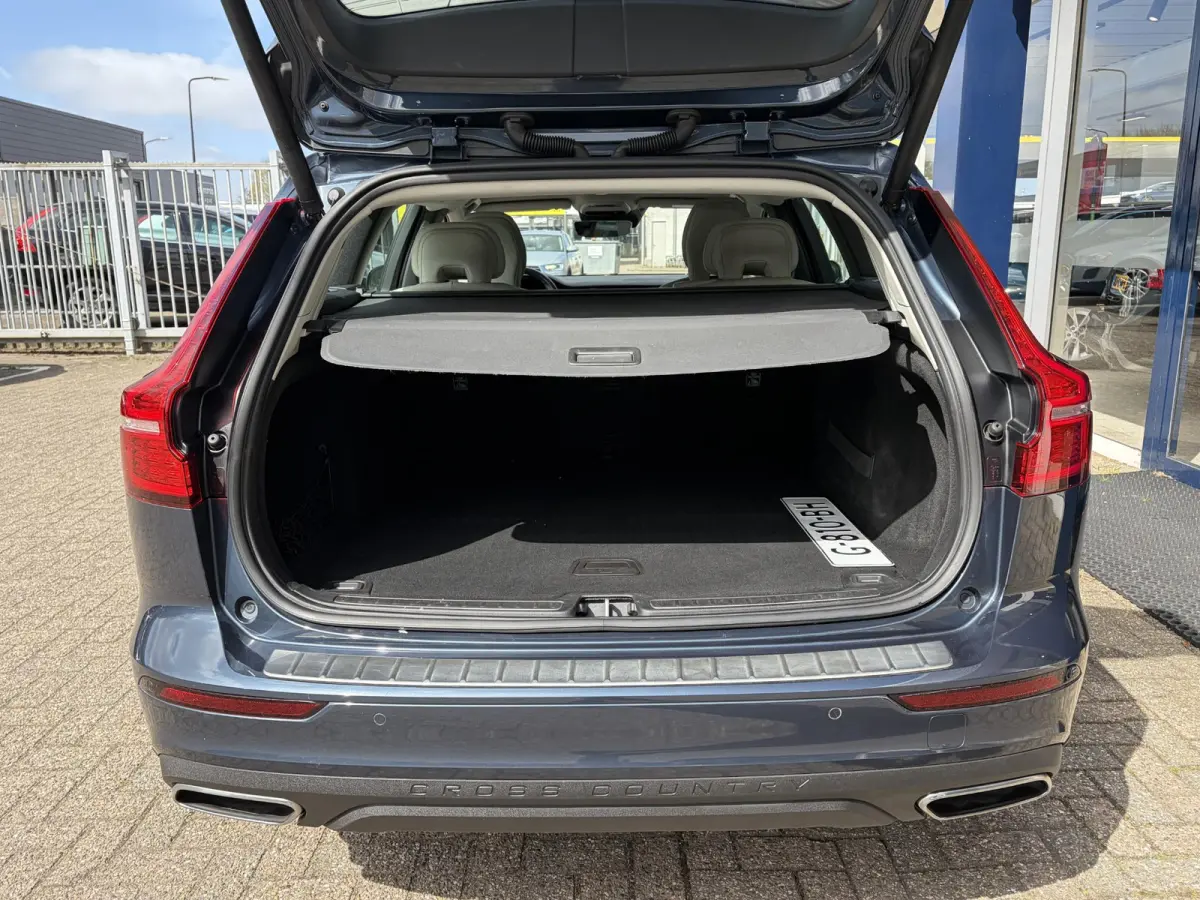 2.0 D4 AWD Intro Edition / Polestar-Engineered / Automaat / NL-Auto / Dealer-Onderhouden / Vol-Leder / Stoelverwarming V+A / Stuurverwarming / Adaptieve Cruise-Control / Elektr.-Wegklapbare 