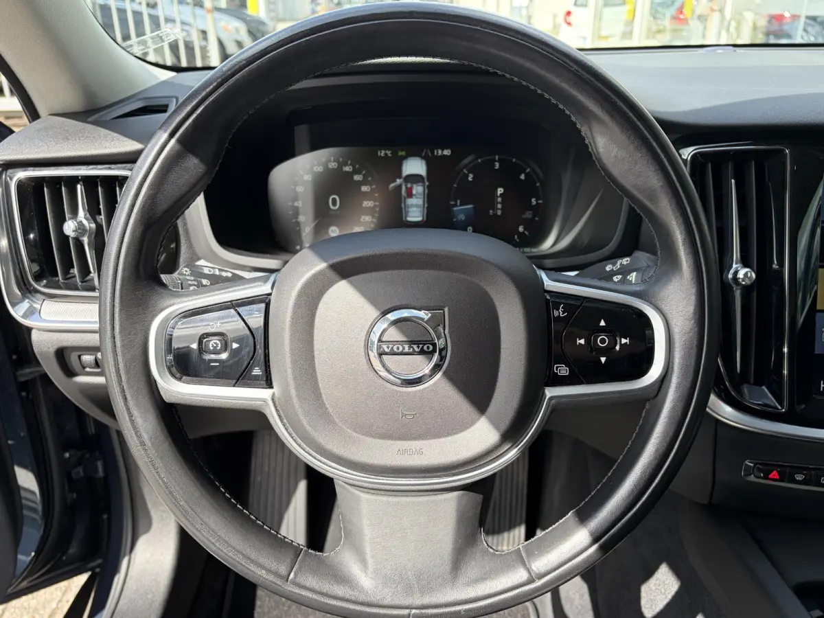 2.0 D4 AWD Intro Edition / Polestar-Engineered / Automaat / NL-Auto / Dealer-Onderhouden / Vol-Leder / Stoelverwarming V+A / Stuurverwarming / Adaptieve Cruise-Control / Elektr.-Wegklapbare 