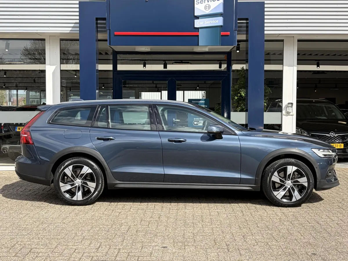 2.0 D4 AWD Intro Edition / Polestar-Engineered / Automaat / NL-Auto / Dealer-Onderhouden / Vol-Leder / Stoelverwarming V+A / Stuurverwarming / Adaptieve Cruise-Control / Elektr.-Wegklapbare 