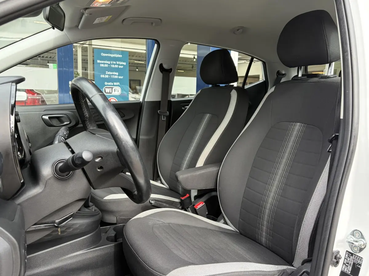 1.0 Comfort Smart 5-zits / 5-Deurs / NL-Auto / Dealer-Onderhouden / Cruise-Control / Apple-Carplay & Android-Auto / DAB Radio-Bluetooth / Navi / Camera / ENZ.