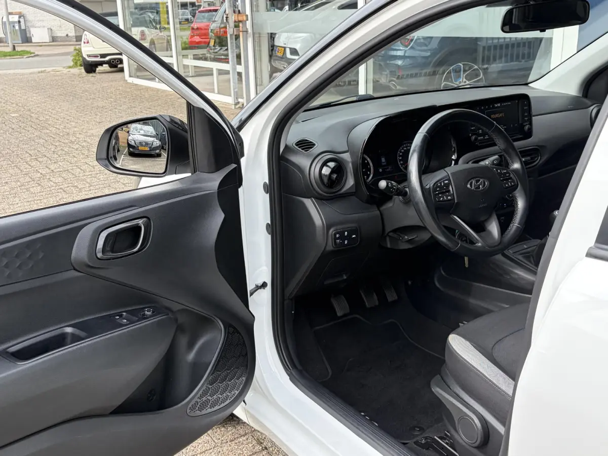 1.0 Comfort Smart 5-zits / 5-Deurs / NL-Auto / Dealer-Onderhouden / Cruise-Control / Apple-Carplay & Android-Auto / DAB Radio-Bluetooth / Navi / Camera / ENZ.