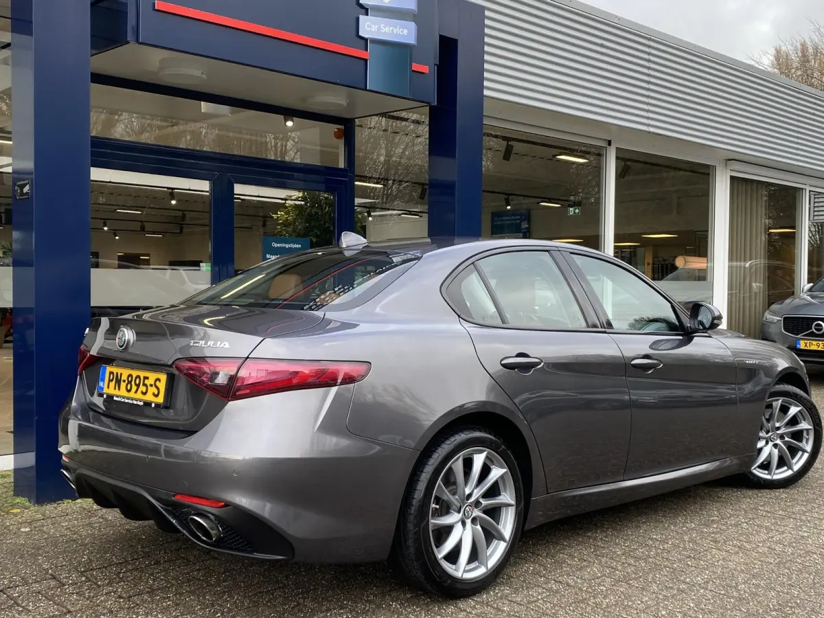 2.0 T Q4 AWD Veloce / 280 Pk / NL-Auto / 1e-Eigenaar / Vol-Leder / Stuur-/Stoelverwarming / Elektr.-Stoelen met Geheugen / Flippers / Cruise-Control / Climate-Control / DAB Radio-Bluetooth /