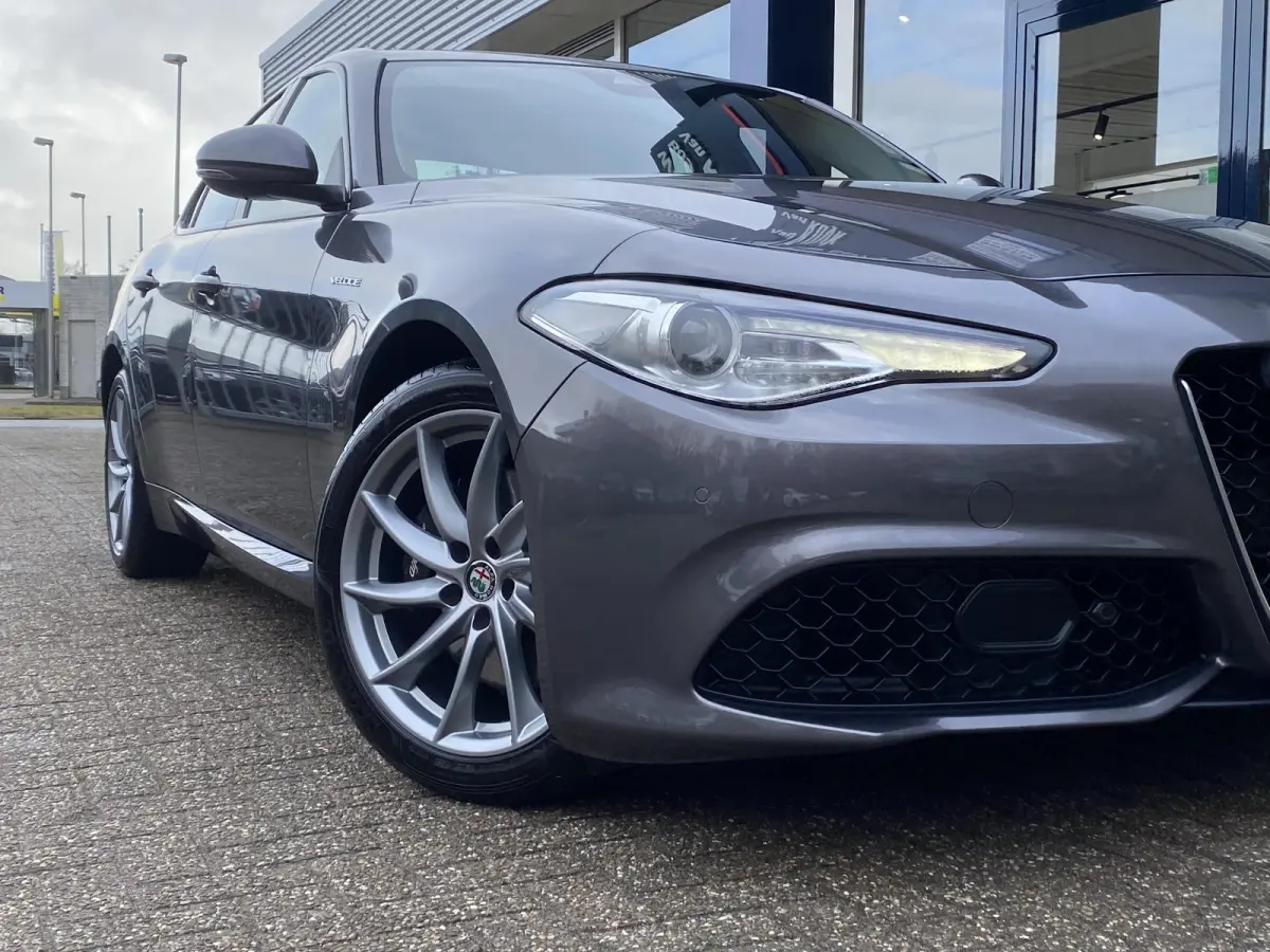 2.0 T Q4 AWD Veloce / 280 Pk / NL-Auto / 1e-Eigenaar / Vol-Leder / Stuur-/Stoelverwarming / Elektr.-Stoelen met Geheugen / Flippers / Cruise-Control / Climate-Control / DAB Radio-Bluetooth /