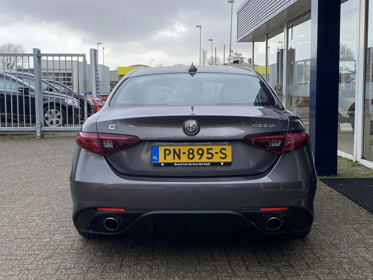 2.0 T Q4 AWD Veloce / 280 Pk / NL-Auto / 1e-Eigenaar / Vol-Leder / Stuur-/Stoelverwarming / Elektr.-Stoelen met Geheugen / Flippers / Cruise-Control / Climate-Control / DAB Radio-Bluetooth /