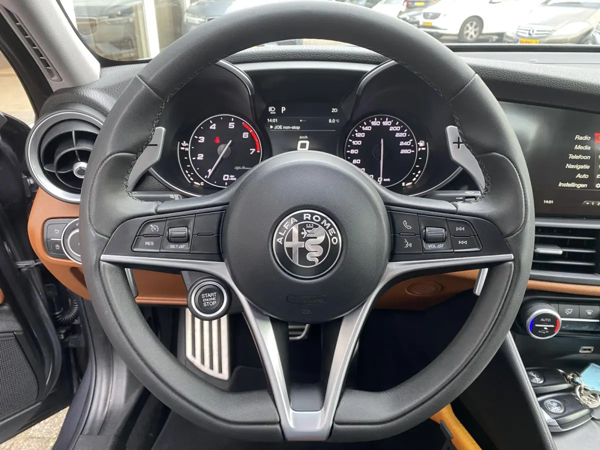 2.0 T Q4 AWD Veloce / 280 Pk / NL-Auto / 1e-Eigenaar / Vol-Leder / Stuur-/Stoelverwarming / Elektr.-Stoelen met Geheugen / Flippers / Cruise-Control / Climate-Control / DAB Radio-Bluetooth /