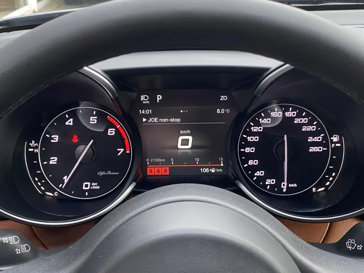 2.0 T Q4 AWD Veloce / 280 Pk / NL-Auto / 1e-Eigenaar / Vol-Leder / Stuur-/Stoelverwarming / Elektr.-Stoelen met Geheugen / Flippers / Cruise-Control / Climate-Control / DAB Radio-Bluetooth /