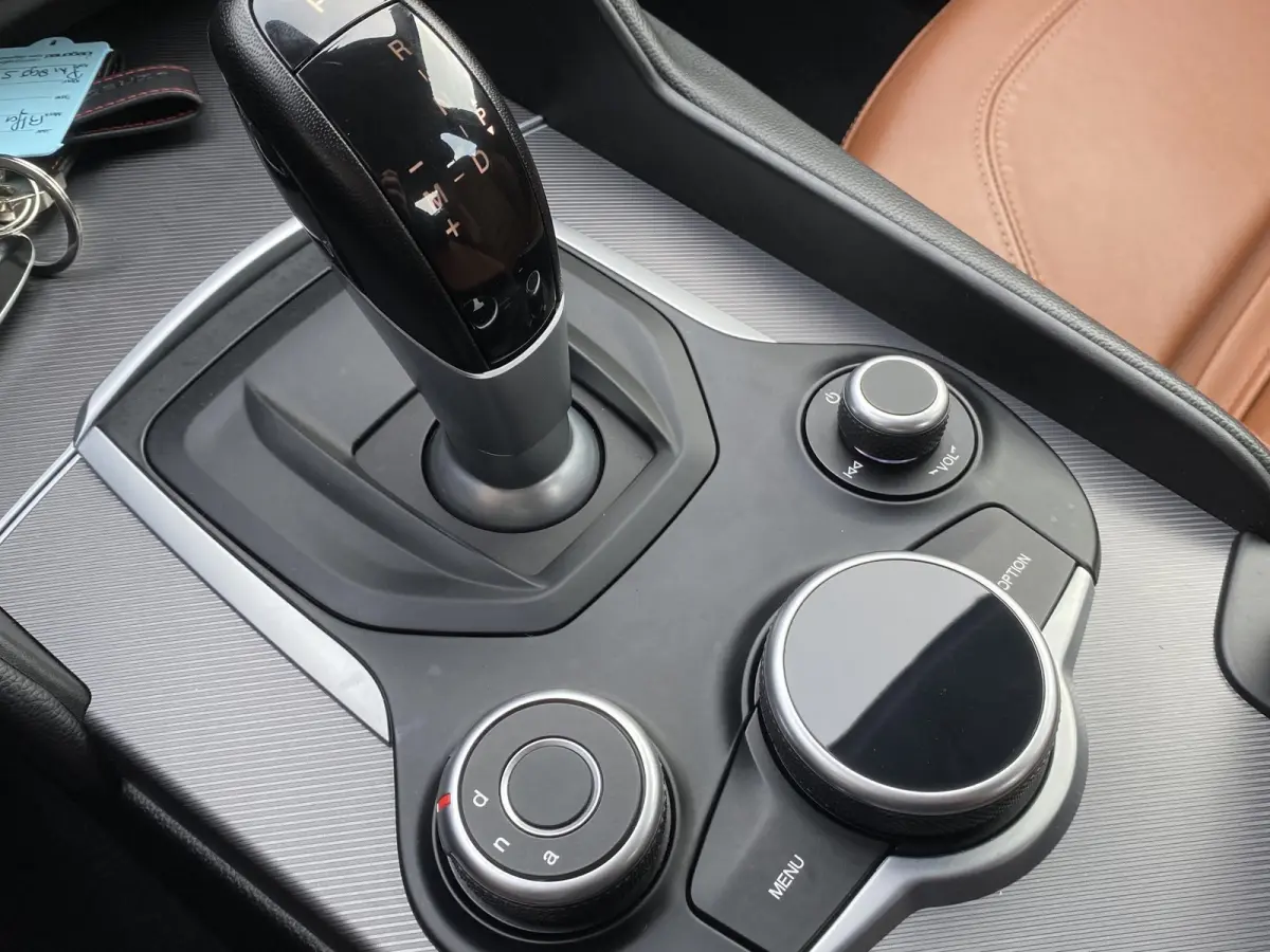 2.0 T Q4 AWD Veloce / 280 Pk / NL-Auto / 1e-Eigenaar / Vol-Leder / Stuur-/Stoelverwarming / Elektr.-Stoelen met Geheugen / Flippers / Cruise-Control / Climate-Control / DAB Radio-Bluetooth /