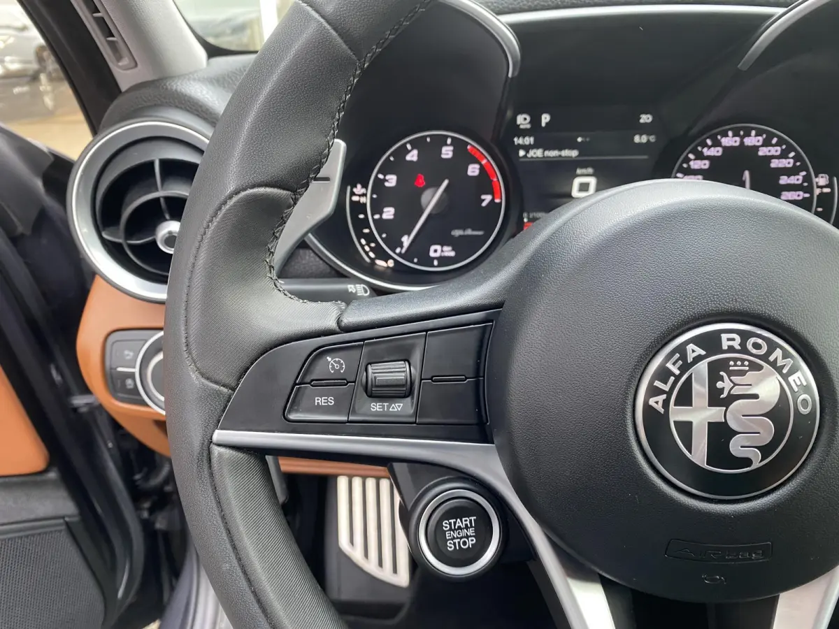 2.0 T Q4 AWD Veloce / 280 Pk / NL-Auto / 1e-Eigenaar / Vol-Leder / Stuur-/Stoelverwarming / Elektr.-Stoelen met Geheugen / Flippers / Cruise-Control / Climate-Control / DAB Radio-Bluetooth /