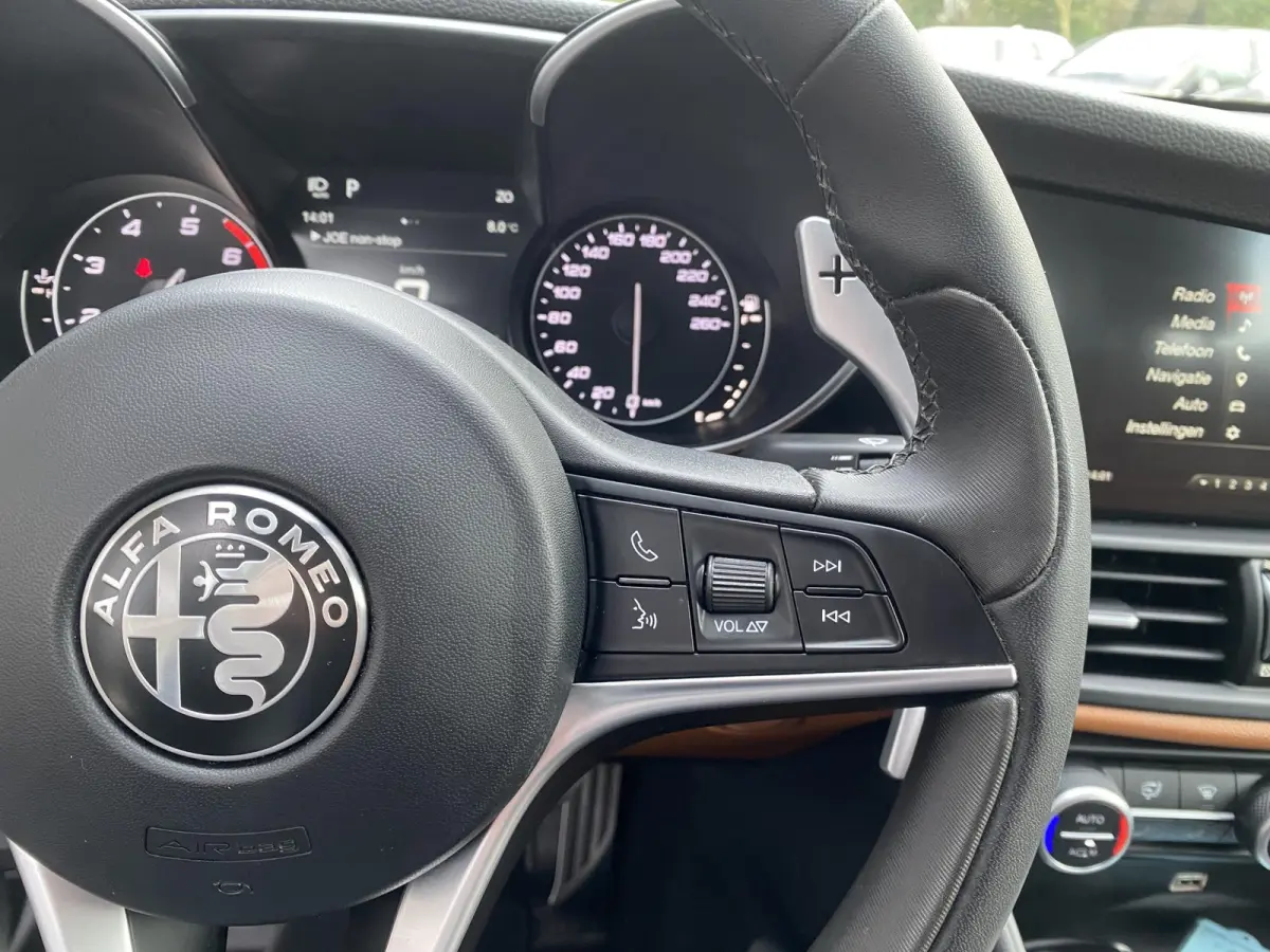 2.0 T Q4 AWD Veloce / 280 Pk / NL-Auto / 1e-Eigenaar / Vol-Leder / Stuur-/Stoelverwarming / Elektr.-Stoelen met Geheugen / Flippers / Cruise-Control / Climate-Control / DAB Radio-Bluetooth /