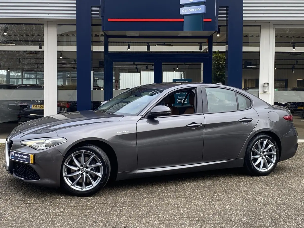 2.0 T Q4 AWD Veloce / 280 Pk / NL-Auto / 1e-Eigenaar / Vol-Leder / Stuur-/Stoelverwarming / Elektr.-Stoelen met Geheugen / Flippers / Cruise-Control / Climate-Control / DAB Radio-Bluetooth /