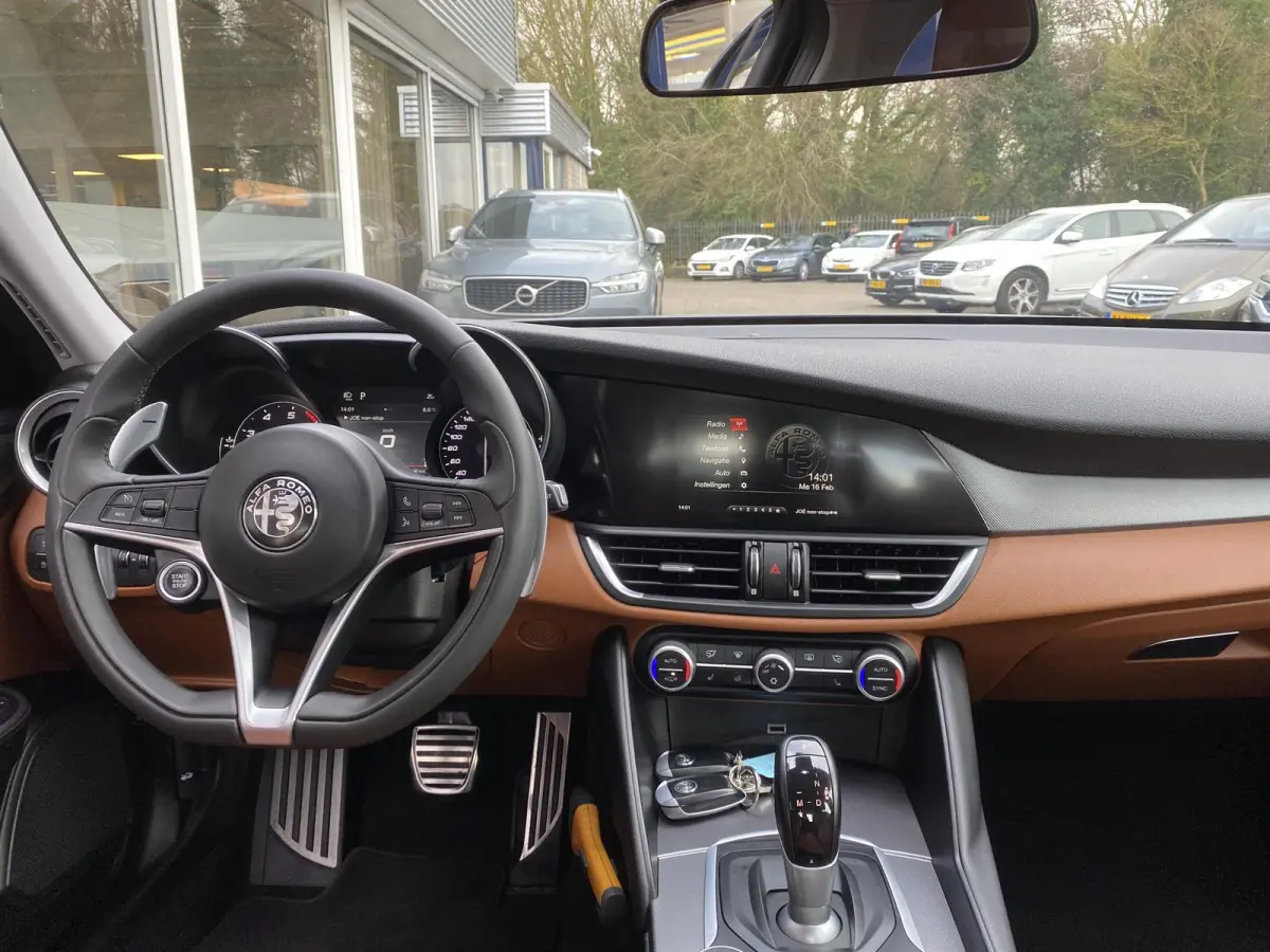 2.0 T Q4 AWD Veloce / 280 Pk / NL-Auto / 1e-Eigenaar / Vol-Leder / Stuur-/Stoelverwarming / Elektr.-Stoelen met Geheugen / Flippers / Cruise-Control / Climate-Control / DAB Radio-Bluetooth /