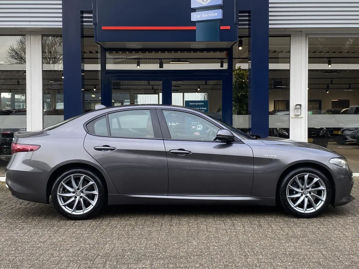 2.0 T Q4 AWD Veloce / 280 Pk / NL-Auto / 1e-Eigenaar / Vol-Leder / Stuur-/Stoelverwarming / Elektr.-Stoelen met Geheugen / Flippers / Cruise-Control / Climate-Control / DAB Radio-Bluetooth /
