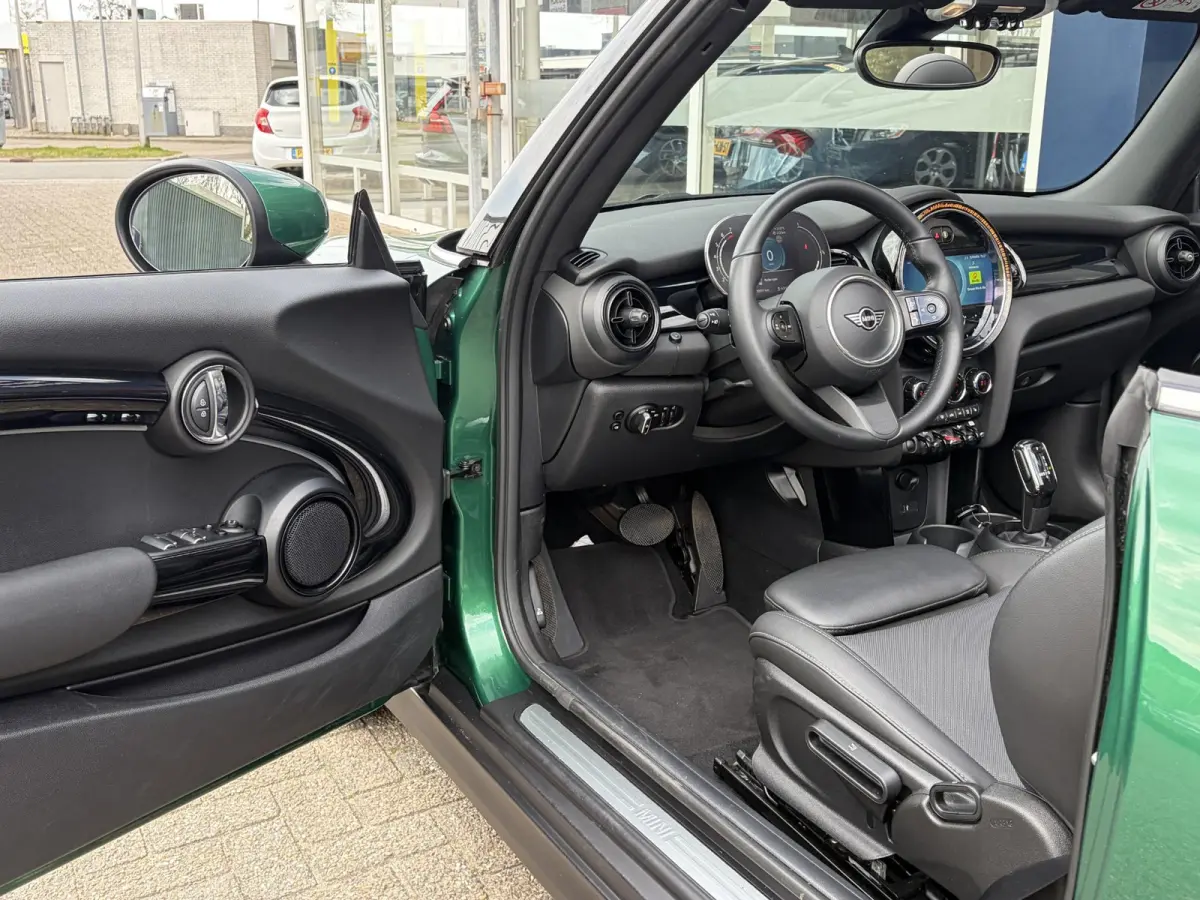 1.5 Classic / Automaat / NL-Auto / Dealer-Onderhouden / Vol-Leder / Stoelverwarming / Cruise-Control / Climate-Control / Apple-Carplay & Android-Auto / Instapverlichting / LED / Keyless / DA