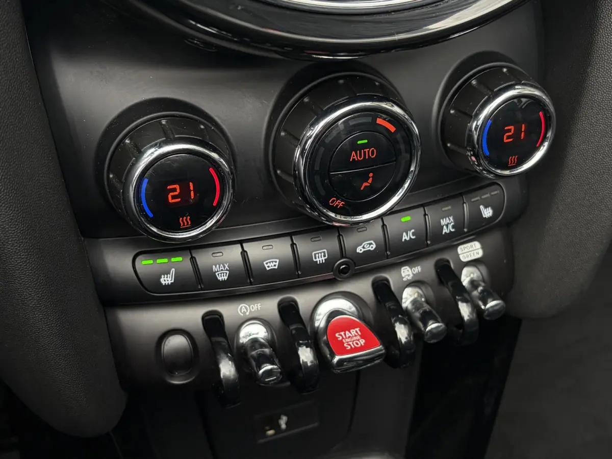 1.5 Classic / Automaat / NL-Auto / Dealer-Onderhouden / Vol-Leder / Stoelverwarming / Cruise-Control / Climate-Control / Apple-Carplay & Android-Auto / Instapverlichting / LED / Keyless / DA