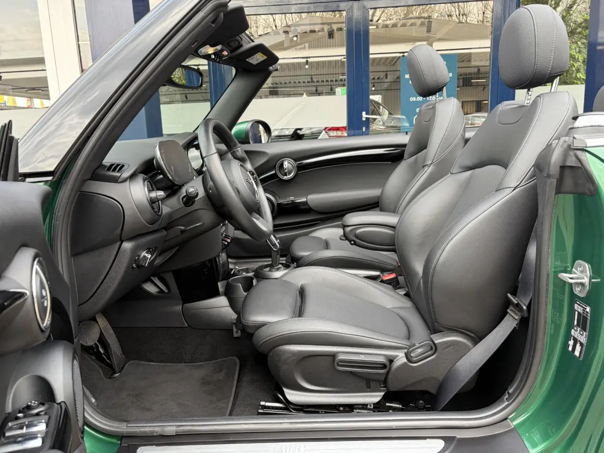 1.5 Classic / Automaat / NL-Auto / Dealer-Onderhouden / Vol-Leder / Stoelverwarming / Cruise-Control / Climate-Control / Apple-Carplay & Android-Auto / Instapverlichting / LED / Keyless / DA